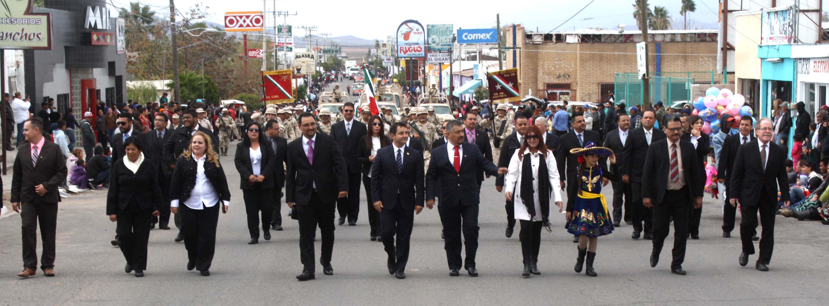 Encabeza Alcalde desfile de la Revolución Mexicana