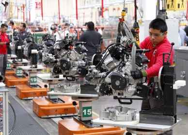 Economía mexicana crece 2.5% en 2015, el mayor aumento en tres años
