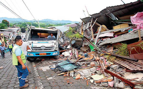 Peor sismo en tres décadas en Ecuador deja más de 240 muertos