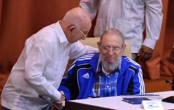 Fidel Castro asiste a clausura del Congreso del Partido Comunista