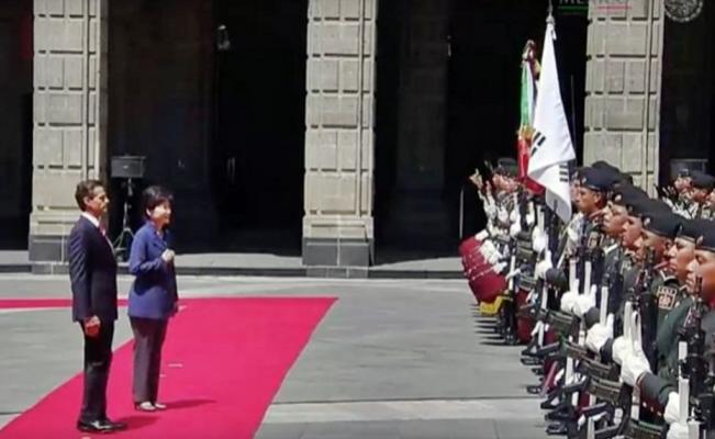 Peña Nieto recibe a presidenta de Corea del Sur